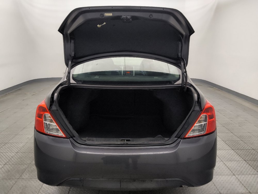 Used 2015 Nissan Versa SV FWD image 29