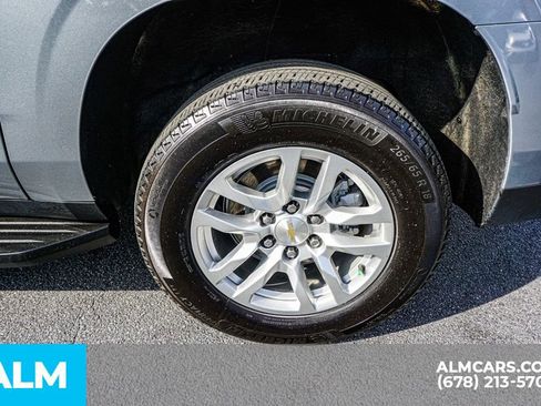 Used 2024 Chevrolet Suburban LT RWD image 17
