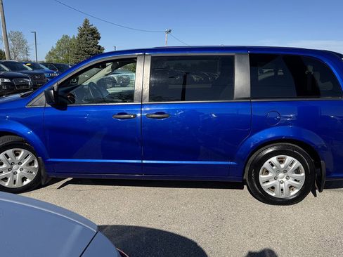 Used 2019 Dodge Grand Caravan SE w/ Mopar Premium Addition Group image 5