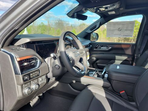 New 2026 GMC Yukon XL Denali w/ Denali Reserve Package image 14