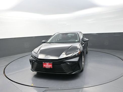 Used 2025 Toyota Camry LE image 34