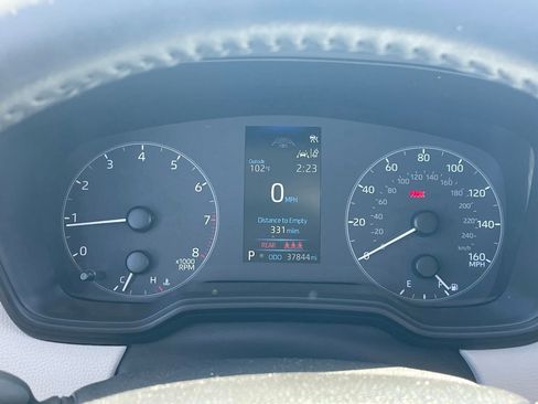 Used 2023 Toyota Corolla Cross LE w/ Moonroof Package image 11