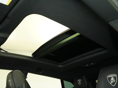 Used 2019 Lamborghini Urus AWD/4WD image 21