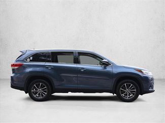 Used 2019 Toyota Highlander XLE AWD/4WD video 4