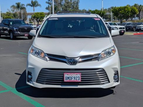Used 2020 Toyota Sienna XLE w/ XLE Navigation Package image 2