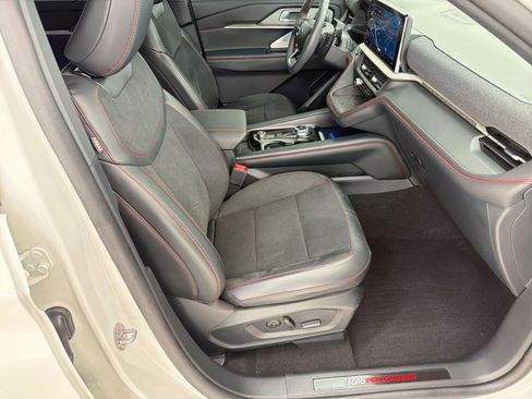 Used 2025 Ford Explorer ST AWD/4WD image 30