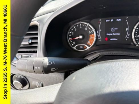 Used 2023 Jeep Renegade Latitude AWD/4WD image 19