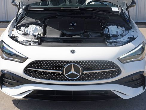 Used 2025 Mercedes-Benz CLE 300 4MATIC Cabriolet w/ Night Package image 8