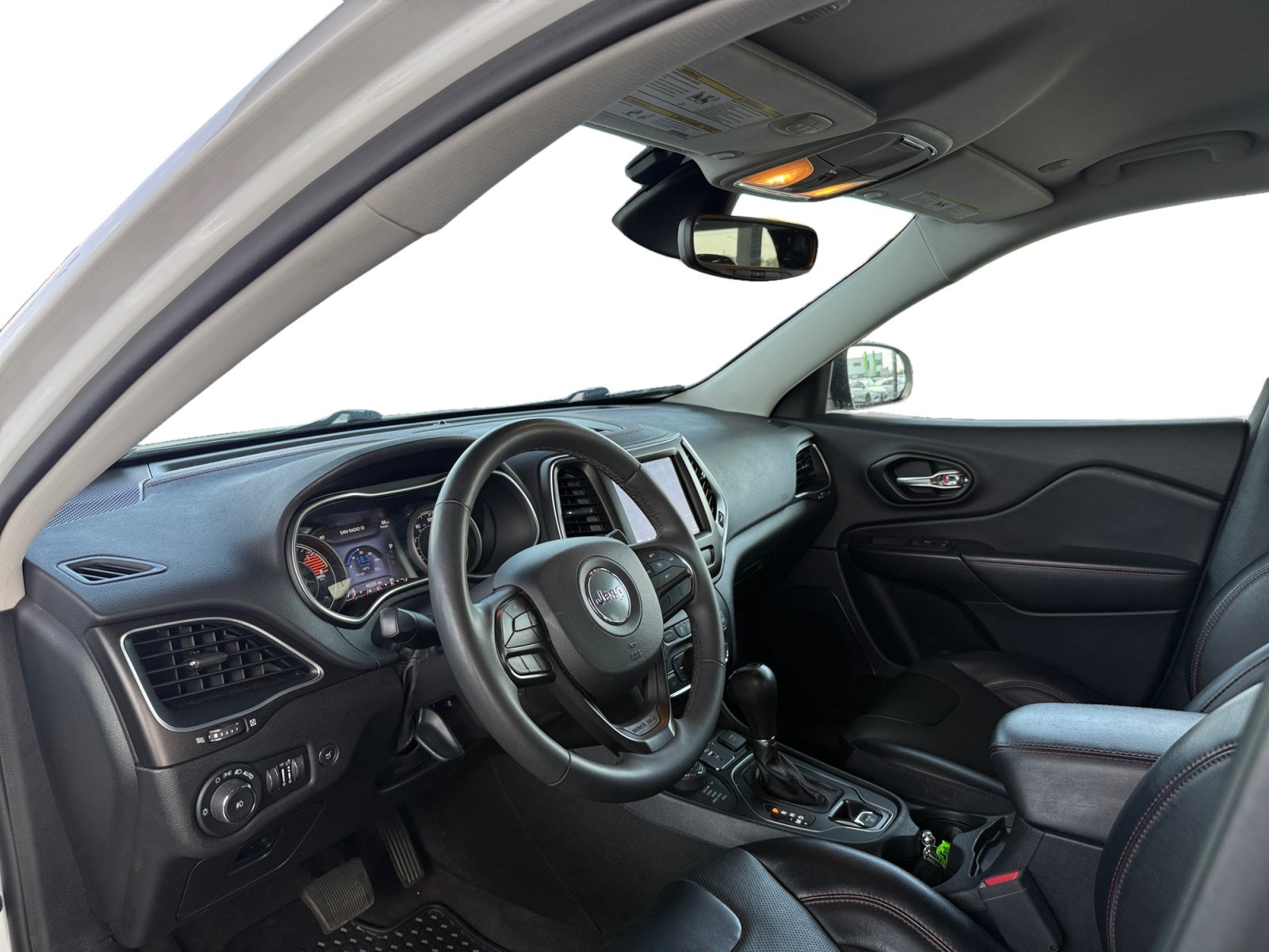 Used 2022 Jeep Cherokee Trailhawk w/ Premium Leather Package AWD/4WD image 9