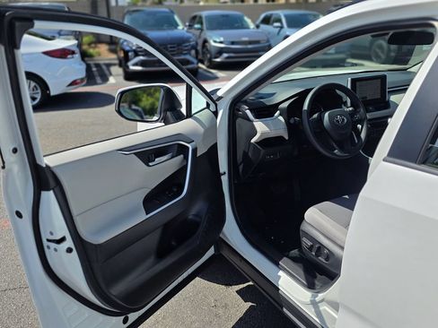 Used 2024 Toyota RAV4 XLE FWD image 38