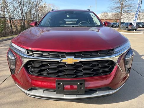 Used 2025 Chevrolet Trax LT image 8