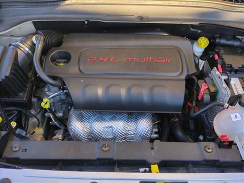 Used 2015 Jeep Renegade Limited image 23