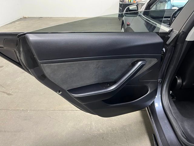 Used 2018 Tesla Model 3 Long Range RWD image 19