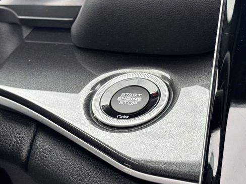 Used 2023 Jeep Grand Cherokee L Laredo image 6