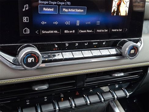 Used 2024 Chevrolet Colorado ZR2 w/ Safety Package image 17