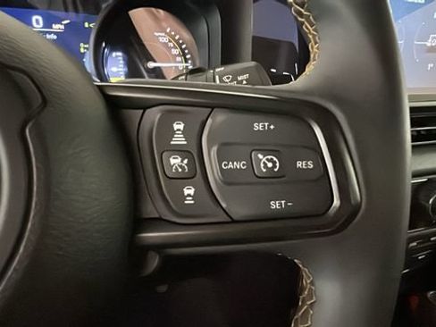 Used 2024 Jeep Wrangler Unlimited AWD/4WD image 15