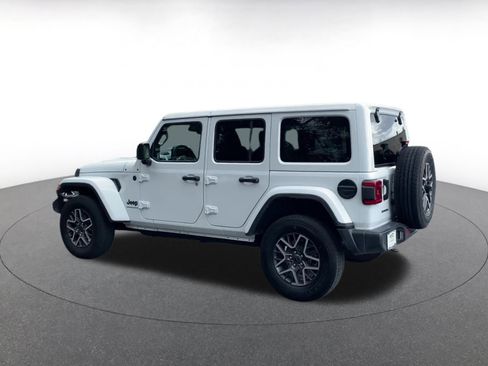 Used 2025 Jeep Wrangler Sahara image 10