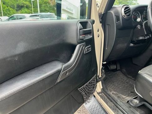 Used 2018 Jeep Wrangler Unlimited Sahara AWD/4WD image 5
