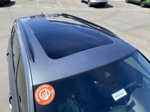 Used 2023 Volkswagen Tiguan SE R-Line image 10