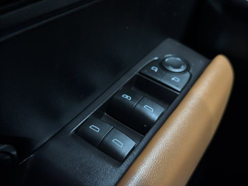 Used 2023 GMC Canyon AT4 image 33