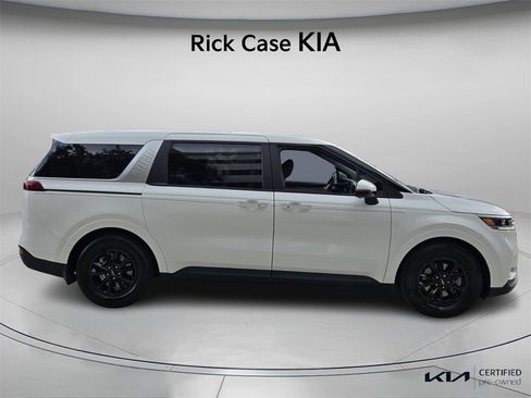 Certified 2024 Kia Carnival LX image 4
