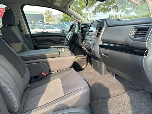 Used 2023 Nissan Titan SV image 27