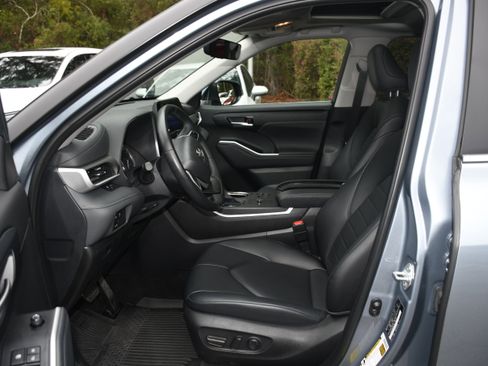 Certified 2024 Toyota Highlander LE image 8