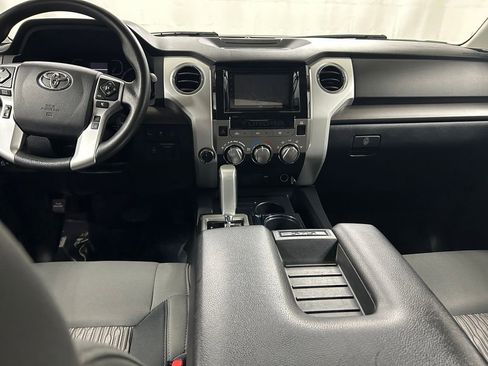 Used 2019 Toyota Tundra SR5 w/ Convenience Package AWD/4WD image 16
