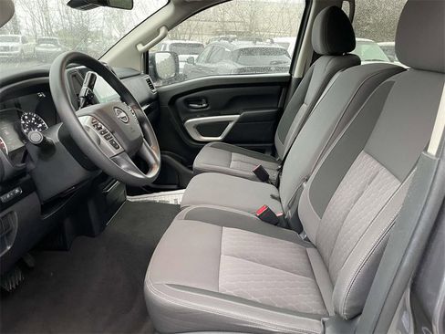 Used 2024 Nissan Titan SV image 15