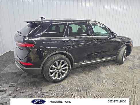 Used 2021 Lincoln Corsair AWD w/ Premium Package image 3