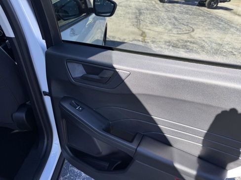 Used 2022 Ford Escape SE image 38