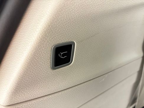 Used 2023 Chrysler Pacifica Limited image 41