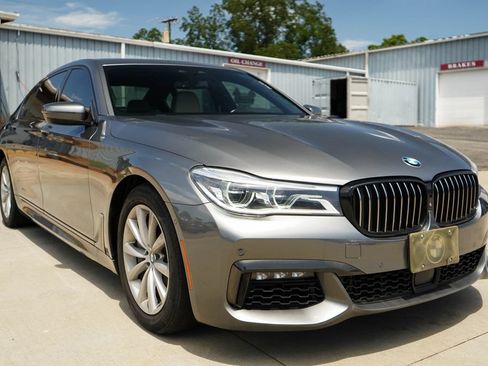 Used 2019 BMW 750i w/ Executive Package RWD image 35