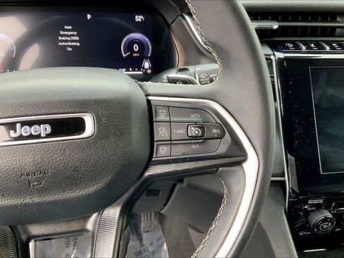 Used 2023 Jeep Grand Cherokee L Laredo image 22