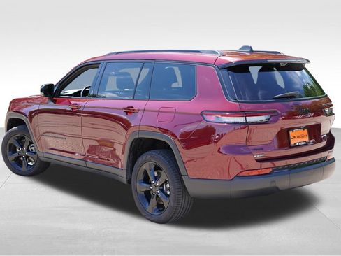Certified 2025 Jeep Grand Cherokee L Limited w/ Luxury Tech Group II AWD/4WD image 7