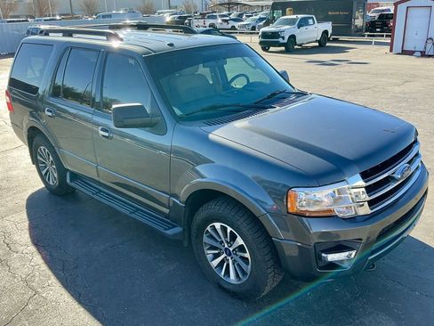 Used 2015 Ford Expedition XLT w/ Equipment Group 202A image 4