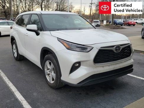 Used 2024 Toyota Highlander LE image 1