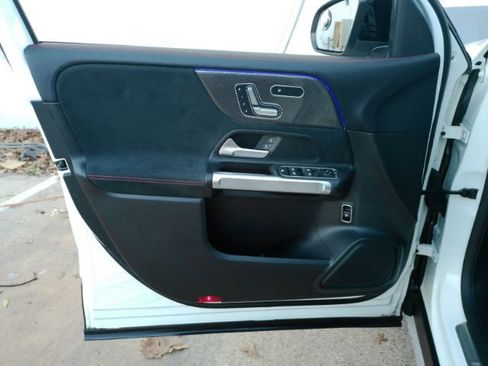 Used 2021 Mercedes-Benz GLB 250 image 13