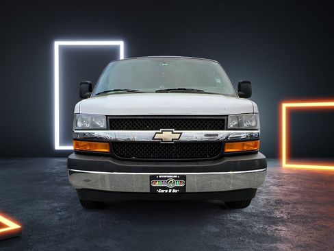 Used 2018 Chevrolet Express 2500 w/ Driver Convenience Package image 9