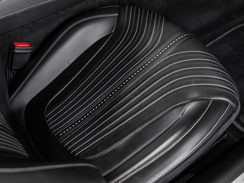Used 2019 Aston Martin DB11 Volante RWD image 32