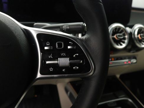 Used 2022 Mercedes-Benz GLB 250 image 15