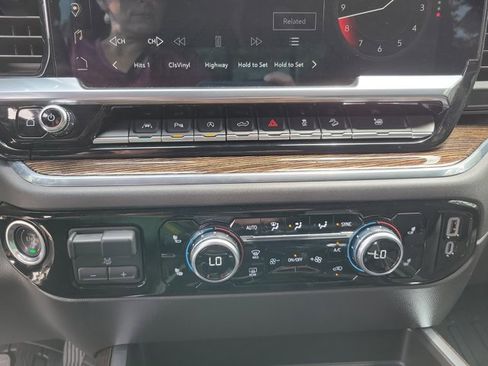 Used 2023 GMC Sierra 1500 Elevation w/ Preferred Package image 18