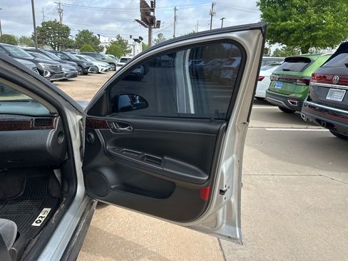 Used 2014 Chevrolet Impala LT w/ LT Sunroof Package image 14