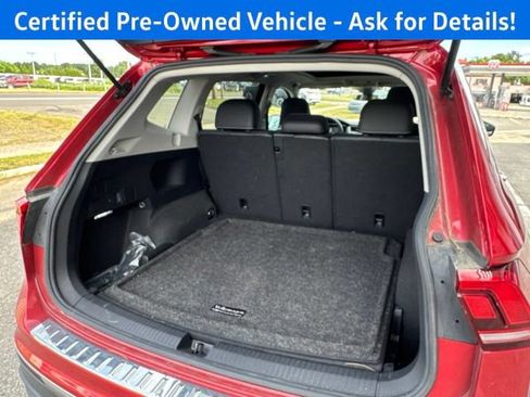 Certified 2023 Volkswagen Tiguan SE w/ Panoramic Sunroof Package AWD/4WD image 23