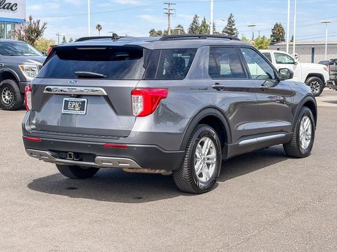 Used 2022 Ford Explorer XLT w/ Equipment Group 202A AWD/4WD image 4