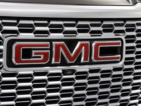 Used 2021 GMC Yukon Denali AWD/4WD image 9