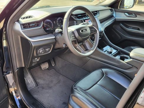 Used 2024 Jeep Grand Cherokee L Limited w/ Luxury Tech Group II image 16