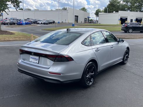 Used 2025 Honda Accord SE image 10