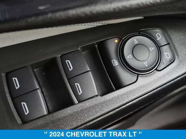 Used 2024 Chevrolet Trax LT w/ LT Convenience Package FWD image 11