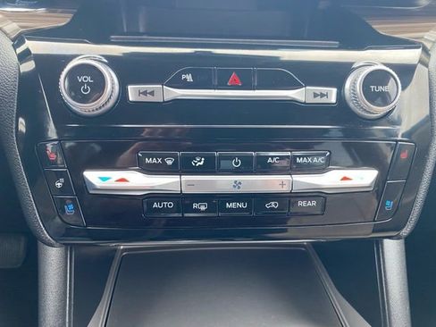 Used 2023 Ford Explorer Limited image 48